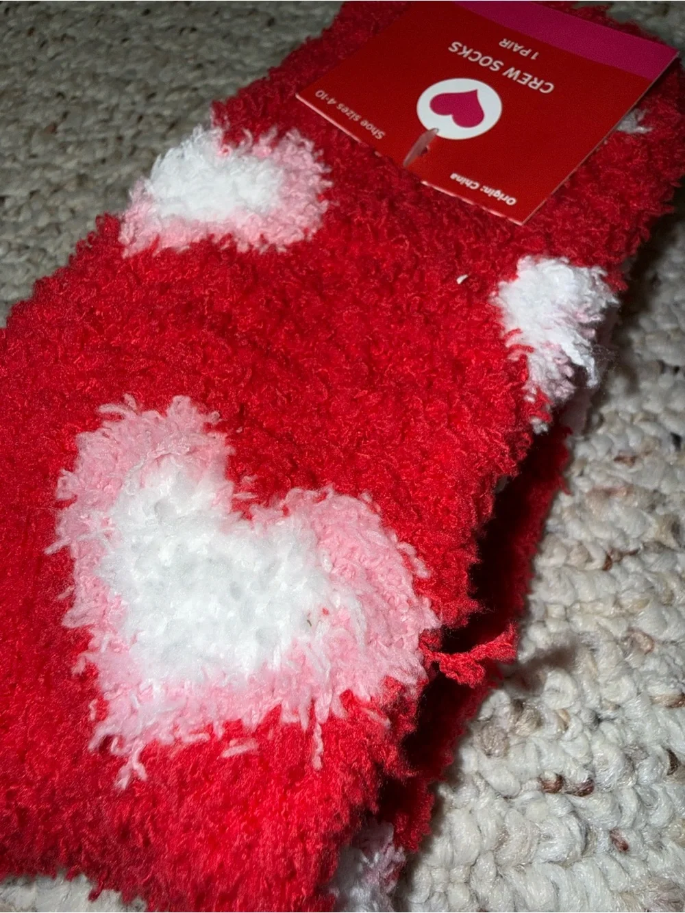 Cozy fuzzy Red Heart Crew Socks brand NWT VALENTINES DAY LOVE CUTE target 4-10